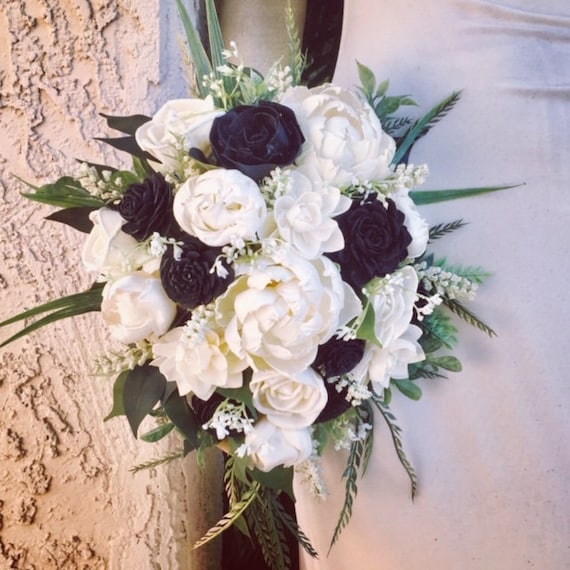 Black and white wedding flowers discount