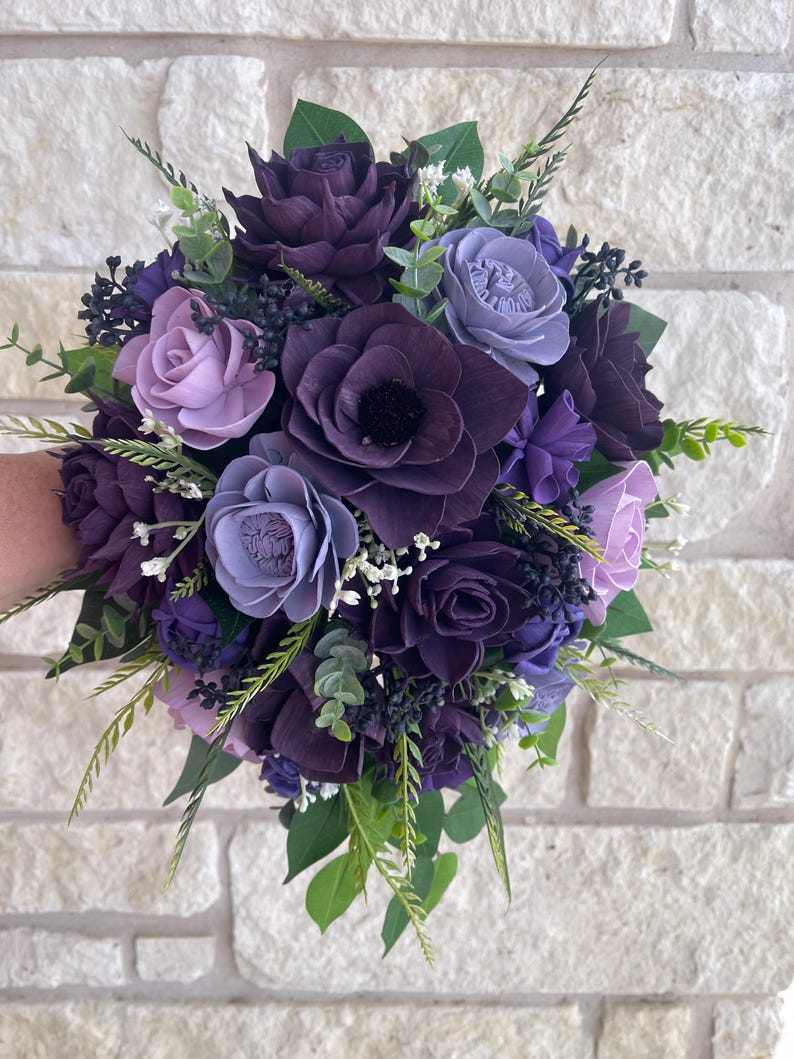 Paquet de fleurs de mariage gothique - Bouquet de mariée en bois de sola violet foncé pourpre clair - JULIANA 11x14" Cascade