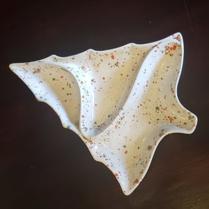 Vintage Atlantic Mold Ceramic Speckled Splatter Christmas Tree Serving Dish Appetizer Tray White Red and Green