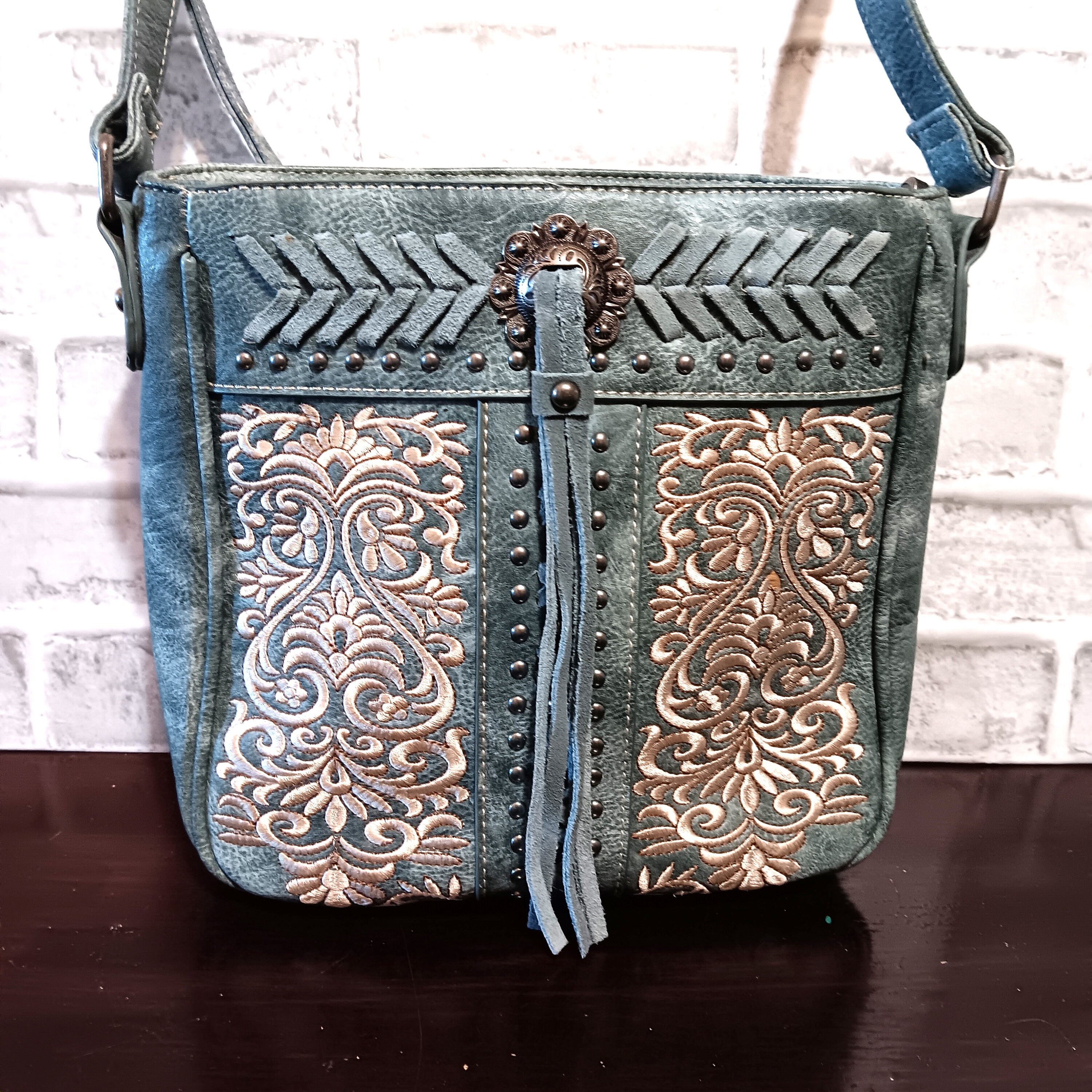 Lightweight concealed carry hot sale purse