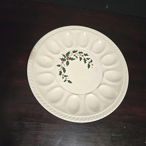 Omärkt äggbricka Deviled Egg Plate Holly & Berries Applied 1970-talsprojekt