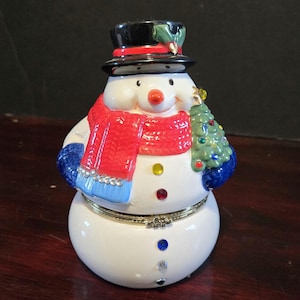 Mr Christmas Snowman Musical Figurine 6.5” Trinket Box Ice Skating People Windup