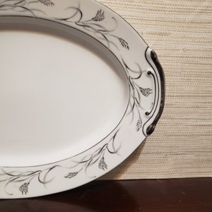 Ovale Servierplatte Platinum Garland von HARMONY HOUSE CHINA