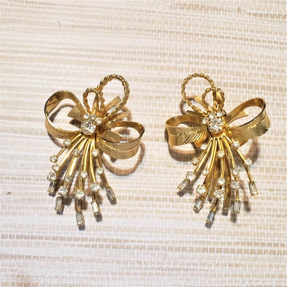 Vintage sarah coventry Earings Large clip on gold 