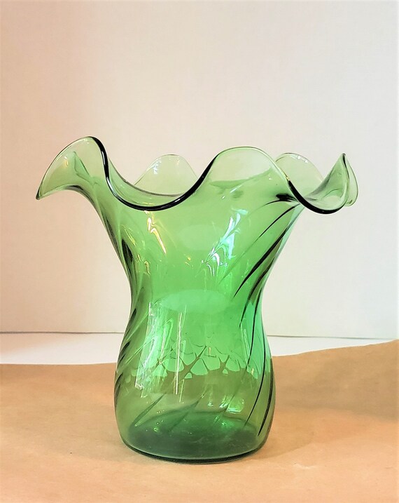 Green Thin Glass Twisted Ribbed Wide Mouth Ruffle Flower Vase - Wide Mouth Glass Vases Green Thin Glass Twisted Ribbed Wide Mouth Ruffle Flower Vase - Wide Mouth Glass Vases