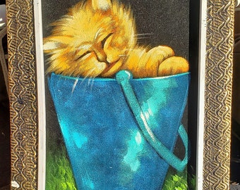 Pintura vintage sobre terciopelo 12" x 17" gatito en un cubo, artes y artesanías, década de 1970, enmarcado.