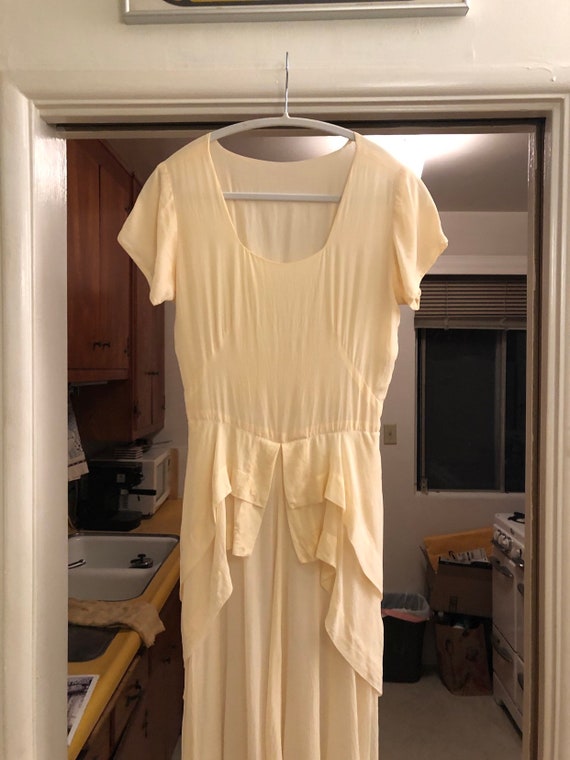 Stunning creamy white silk 40s dress.