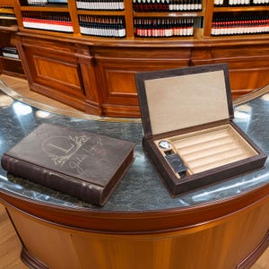 Personalized Cigar Humidor Travel Case – Leather Cigar Box Holder Novelist Edition with Monogram – Custom Gift for Him