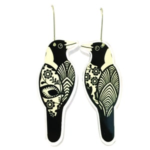 Boucles d'oreilles pie écologiques 100 % acrylique recyclé oiseau noir et blanc indigène australien éthique durable art portable