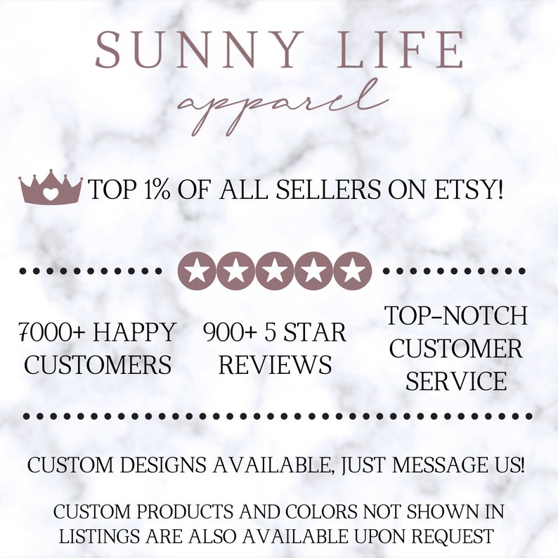 Może przedstawiać: Grafika z tekstem "SUNNY LIFE apparel" w r&oacute;żowych literach. Grafika zawiera r&oacute;wnież koronę z sercem, pięć gwiazdek i tekst "TOP 1% OF ALL SELLERS ON ETSY!"  "7000+ HAPPY CUSTOMERS"  "900+ 5 STAR REVIEWS"  "TOP-NOTCH CUSTOMER SERVICE"  "CUSTOM DESIGNS AVAILABLE, JUST MESSAGE US!"  "CUSTOM PRODUCTS AND COLORS NOT SHOWN IN LISTINGS ARE ALSO AVAILABLE UPON REQUEST"