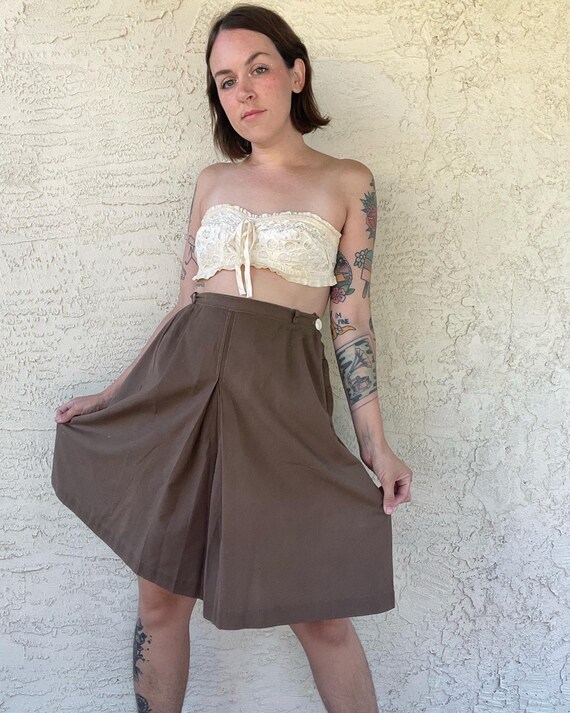 1940s chocolate brown cotton culotte shorts with … - image 3