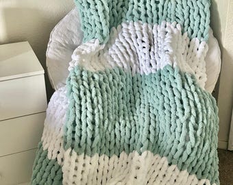 Chunky Finger Knit Blanket Pattern, No Needles, Beginner Hand Knitting, Jumbo Chenille Throw Blanket DIY
