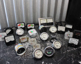 Lot of mechanical industrial steampunk vintage dials - Recycled material for art and upcycling