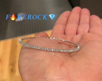 完売しました!! 14Kホワイトゴールド 2カラットダイヤモンドバングルブレスレット、ミニマリストエタニティジュエリー、結婚式、ブライズメイド、記念日のギフト