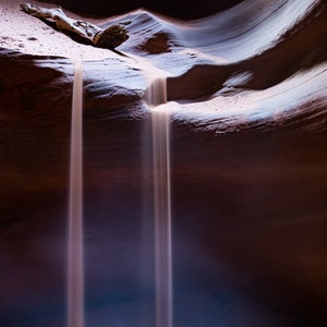 Falling sand in Upper Antelope Canyon in Page, Arizona. This slot canyon is world famous and true bucket list location.