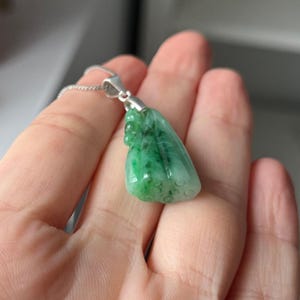Naturtyp A Icy Green Jadeit Lotus Pod Fei Cui Burma | Unisex Sterling Silber Jadeit Anhänger mit Free Black Cord