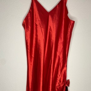 Camisón vintage de seda roja Sedu de los años 80