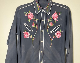 Vintage Embroidered Western Wear Pear Snap Long Sleeve Button Up