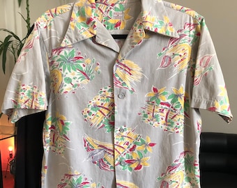 Vintage 1950&#39;s Kaynee Hawaiian Island Print Luau Button Up