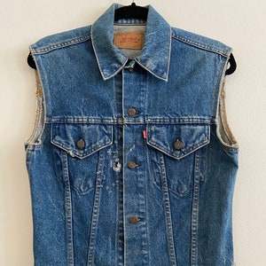 Vintage Levi&#39;s donker denim jeansjack met 2 zakken, afgesneden hemd