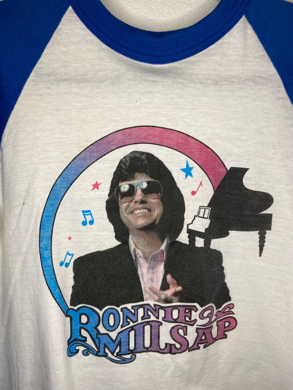 Vintage 1970&rsquo;s-1980&rsquo;s Ronnie Milsap in Concert Graphi… - Gem