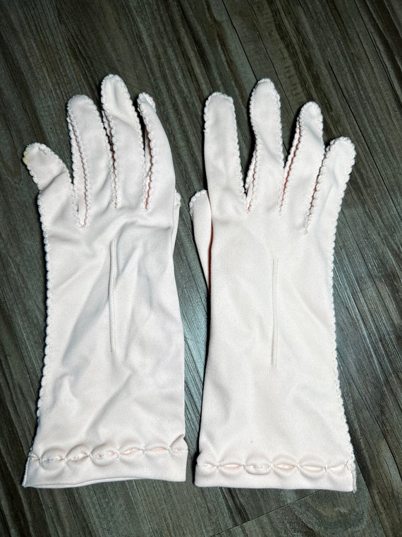 Vintage Elegant Off-White Dainty Gloves - image 1