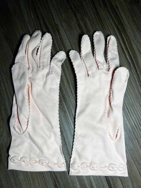 Vintage Elegant Off-White Dainty Gloves - image 2