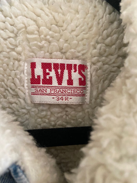 Vintage 4 Pocket Levi's Denim Sherpa Lined Jacket - image 4