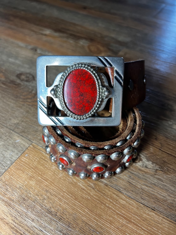 ヴィンテージブラウンレザーの重厚なスタッズベルトとバックル - Etsy 日本