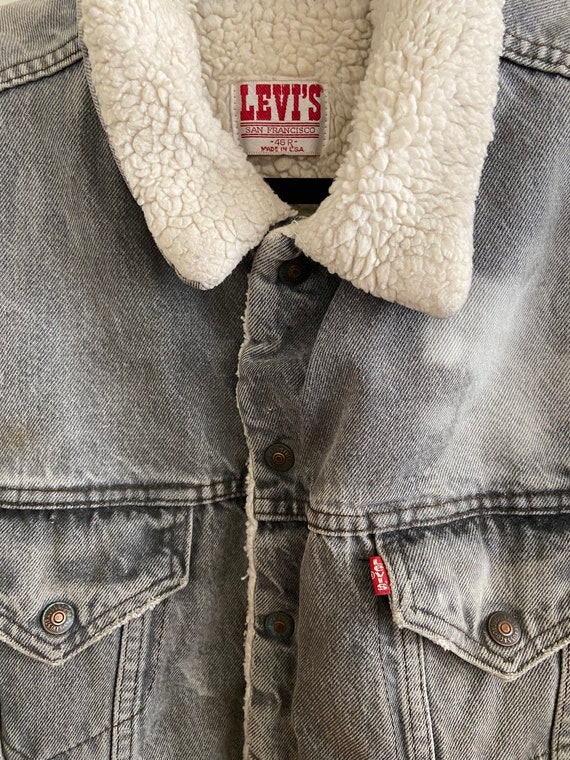 Vintage 4 Pocket Levi's Denim Sherpa Lined Jacket… - image 3