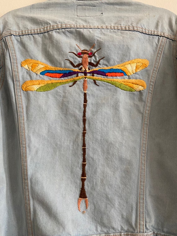 Vintage Levi's 2 Pocket Dragonfly Embroidered Cha… - image 2