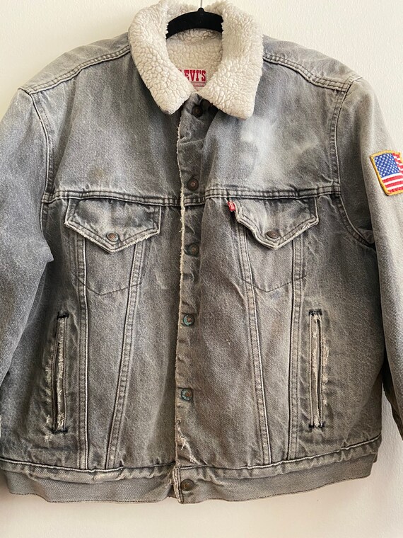 Vintage 4 Pocket Levi's Denim Sherpa Lined Jacket… - image 2