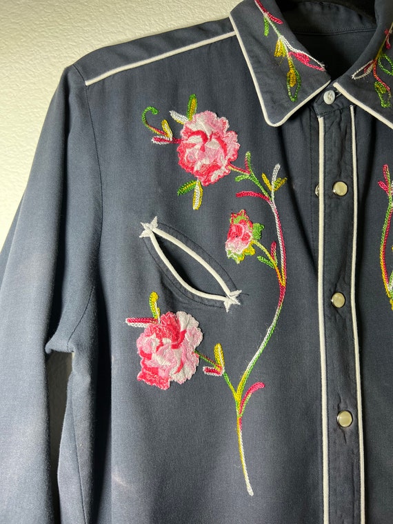 Vintage Embroidered Western Wear Pear Snap Long S… - image 4