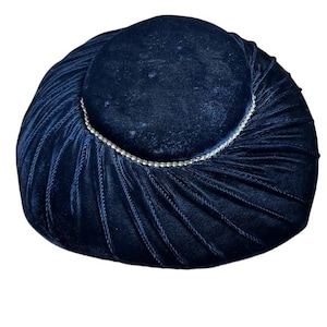 Vintage 1950s Cocktail Platter Hat 50s Black Velvet Saucer Hat with Feathers / 1950s | RareJule  main image 2