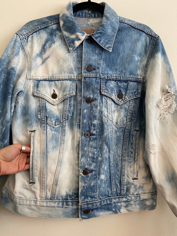 Vintage 4 Pocket Levi's Bleached Denim Jean Jacket - image 2