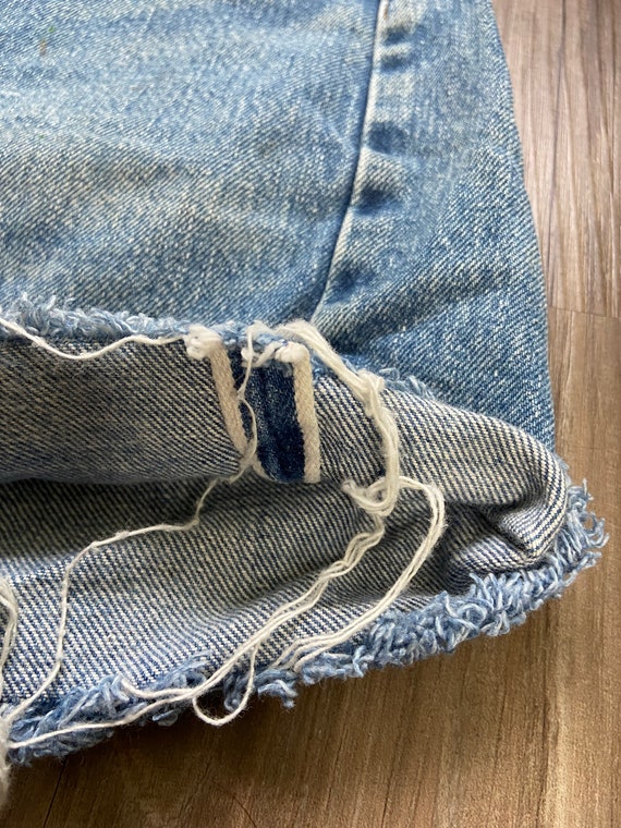 Vintage Levi's 501 Classic Short Blue Jean Cut Of… - image 2