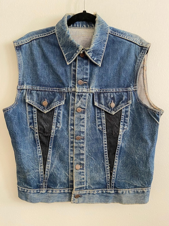 Vintage 2 Pocket Levi's Denim Cutoff Sleeve Jean … - image 1