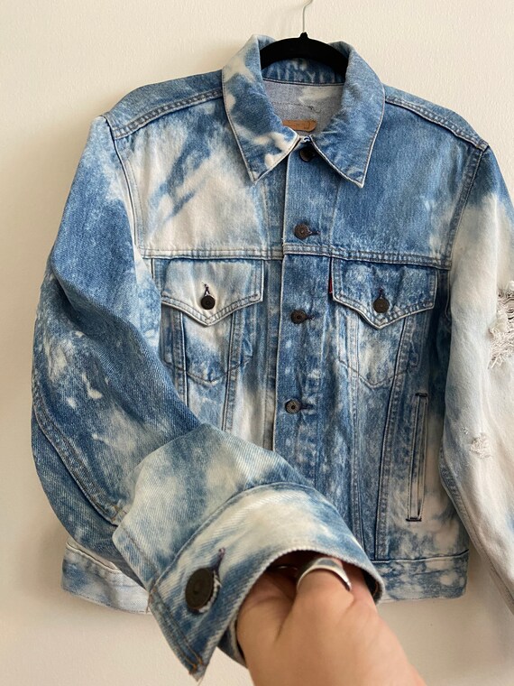 Vintage 4 Pocket Levi's Bleached Denim Jean Jacket - image 4