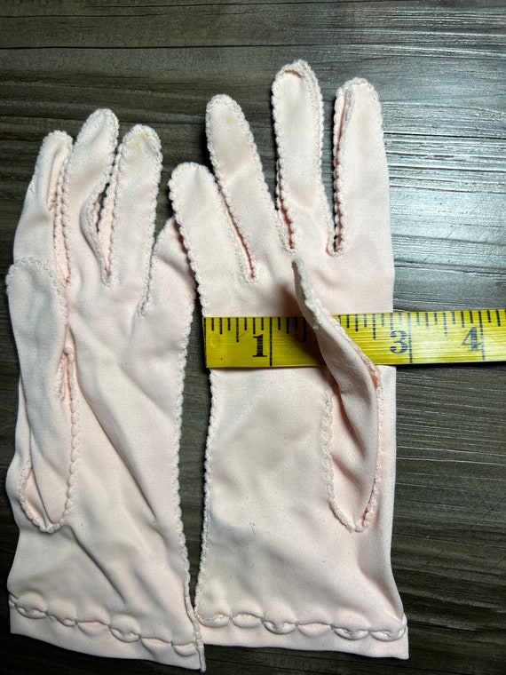 Vintage Elegant Off-White Dainty Gloves - image 4