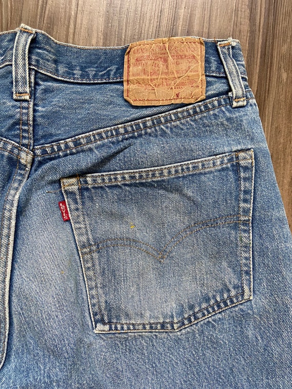 Vintage Levi's 501 Classic Short Blue Jean Cut Of… - image 7