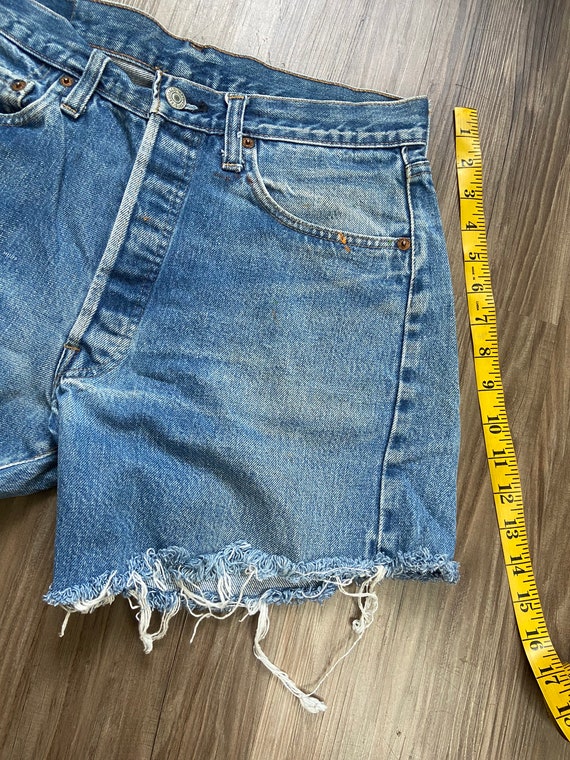 Vintage Levi's 501 Classic Short Blue Jean Cut Of… - image 9