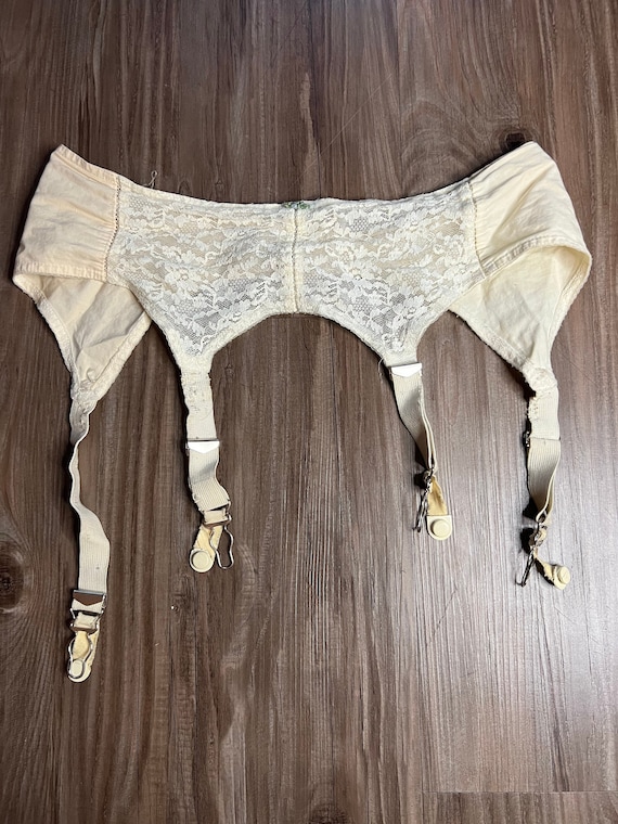 Vintage garter belt Gem