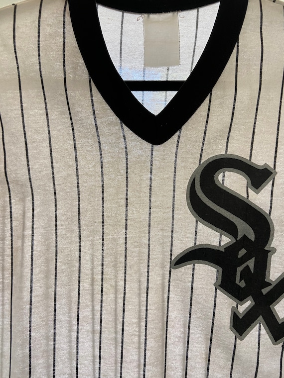 Vintage Chicago White Sox Pin Striped V-neck Baseball T-shirt 
