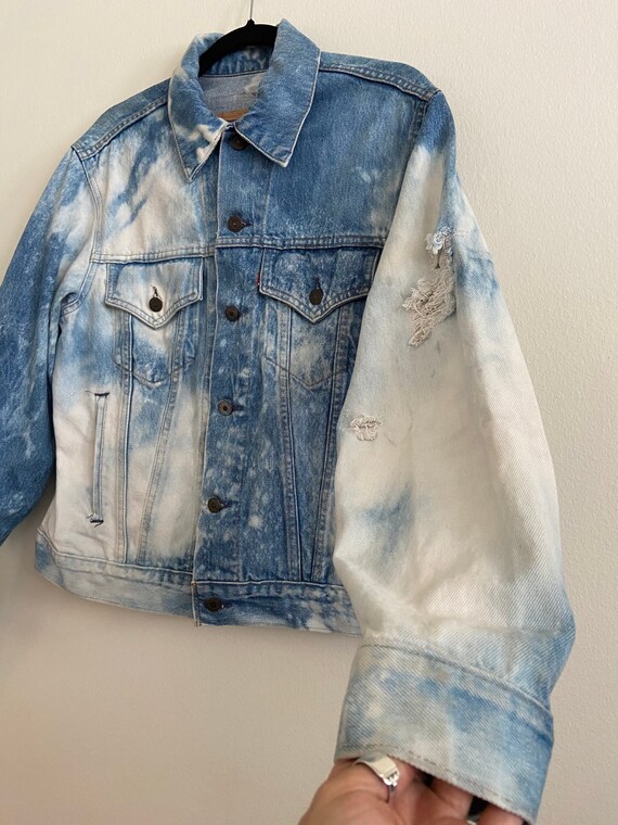 Vintage 4 Pocket Levi's Bleached Denim Jean Jacket - image 3