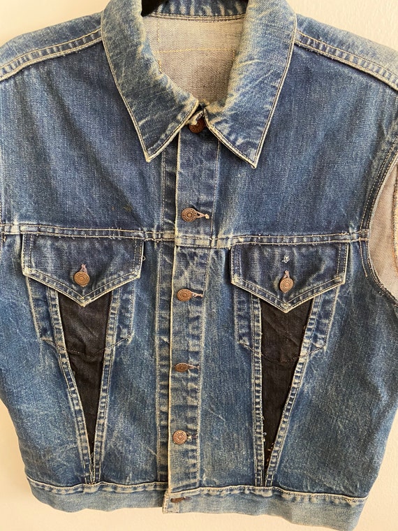 Vintage 2 Pocket Levi's Denim Cutoff Sleeve Jean … - image 2