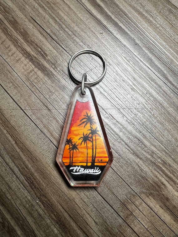 Vintage 90's-Y2K Hawaii Sunset Souvenir Keychain View 3