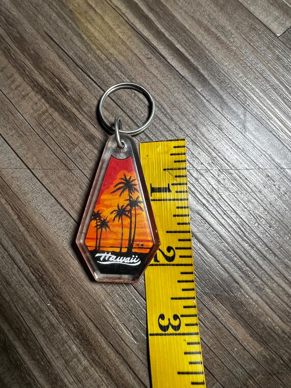 Vintage 90's-Y2K Hawaii Sunset Souvenir Keychain View 2