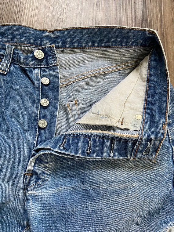 Vintage Levi's 501 Classic Short Blue Jean Cut Of… - image 4