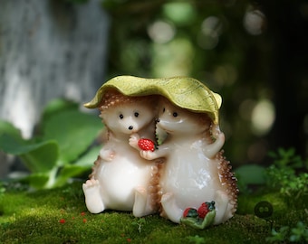 Miniature Fairy Hedgehogs Lovers with Leaf  Animal Figurines Fairy Garden Supplies & Accessories Terrarium Figurines
