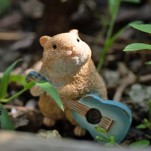 Miniatur-Fee kleine Hamster Gitarre spielen Tierfiguren Fairy Garden Lieferungen & Zubehör Terrarium Figuren
